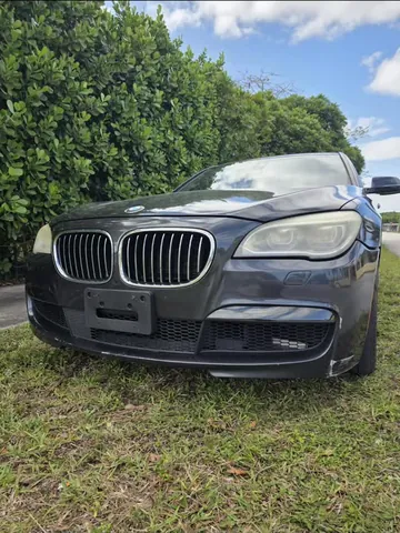 BMW 750i: A/C blower motor vibration