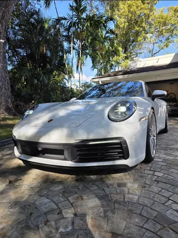 Porsche 911 Carrera: Scheduled service